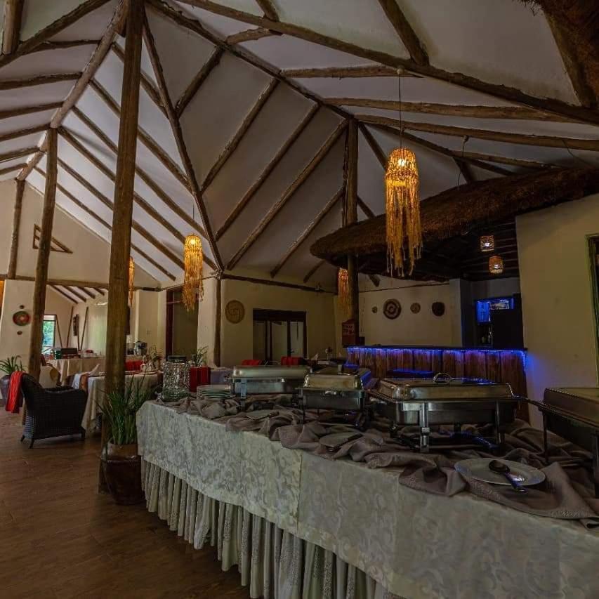 Gorilla Safari Lodge Rubuguli ภายนอก รูปภาพ